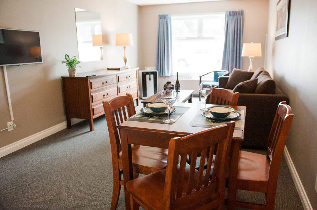 Large Kitchen Suite Alexander Mackenzie Hotel, Mackenzie BC